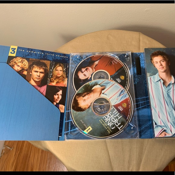One Tree Hill Seasons 1 - 3 DVD set - Picture 11 of 12
